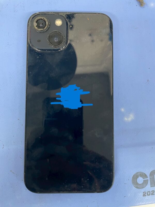 iPhone 14のカメラレンズが割れた！修理すべき理由と対策