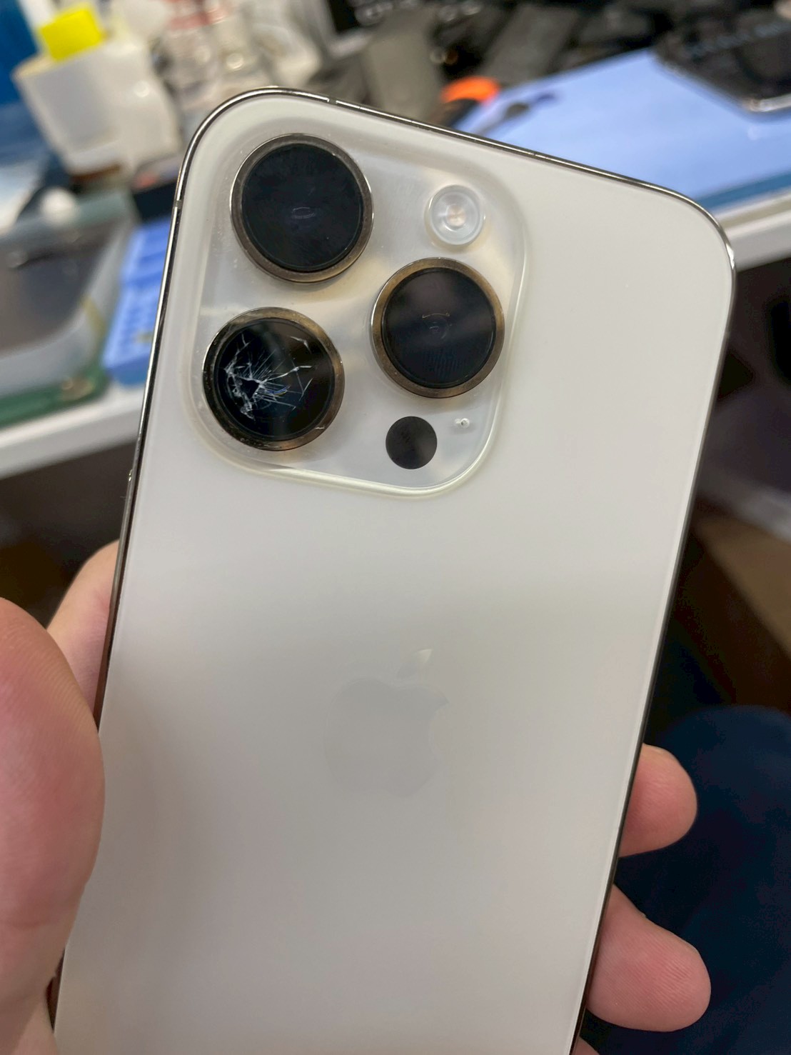 iPhone14 Proのカメラレンズが割れた!?