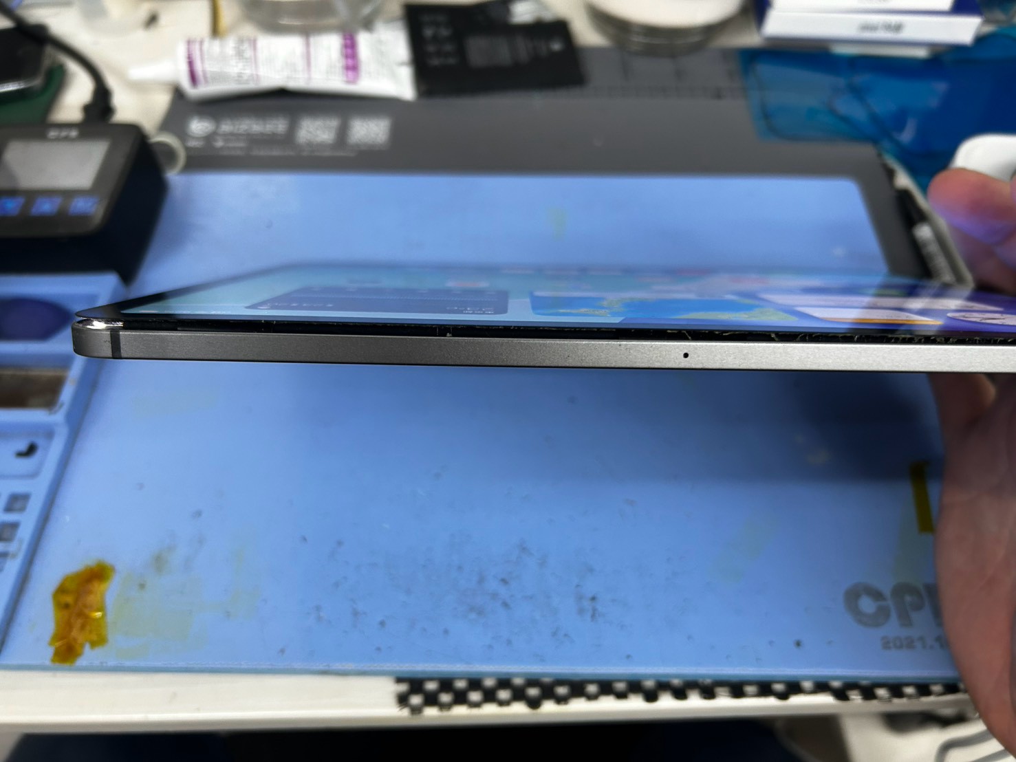 【修理実績】iPadPro 11インチ(第1世代)のバッテリー膨張!画…