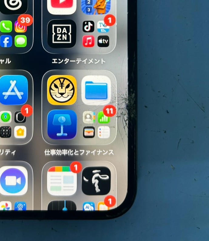 【iPhone 12】画面右側のひび割れも即日解決!画面交換修理の流…